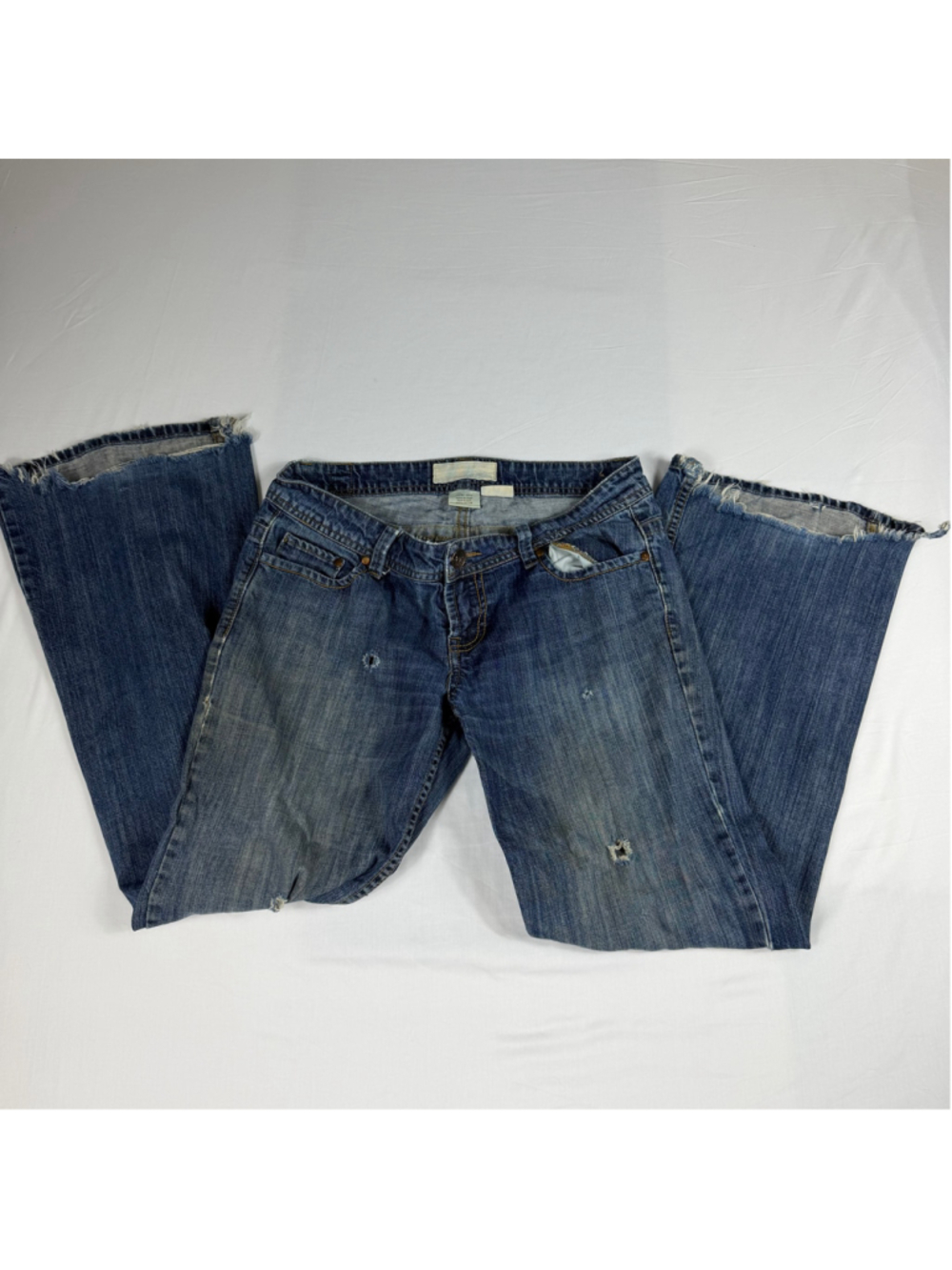 Maurices Hailey Wide Leg Jeans Womens 9/10 Blue Distressed Raw Hem Y2K Boho